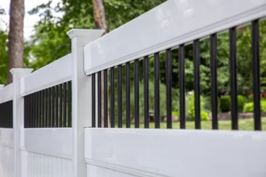 73025938-ActiveYards-PersimmonVinylFence-White-Scene12