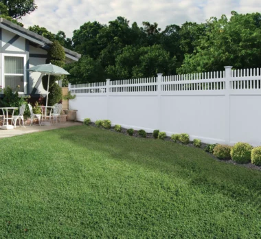 Clearwater spindle top privacy fence in white